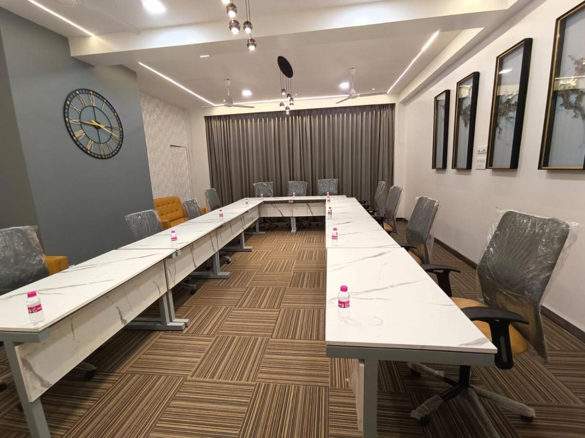 Hotel Sai Miracle Shirdi Luaran gambar