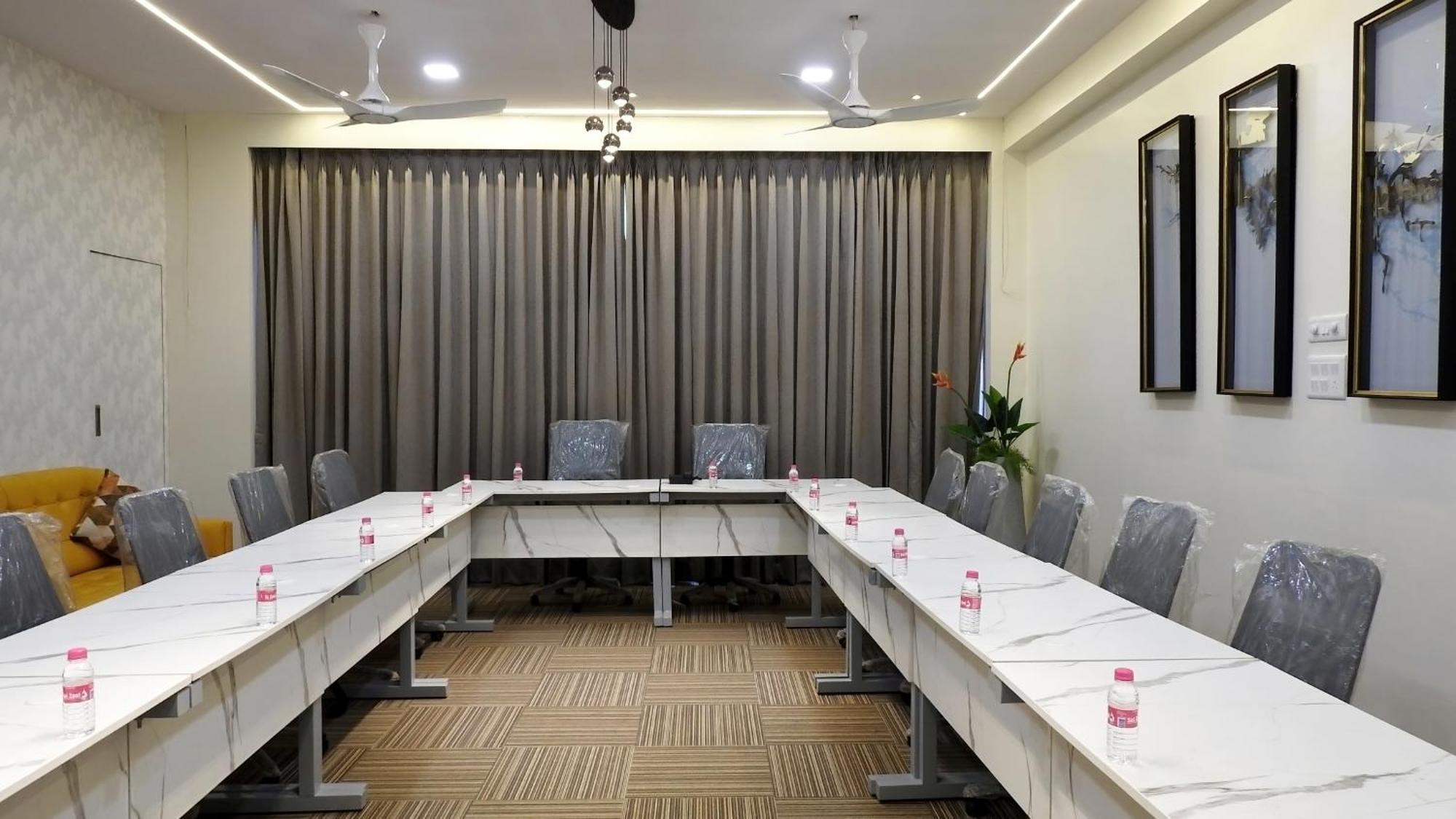Hotel Sai Miracle Shirdi Luaran gambar