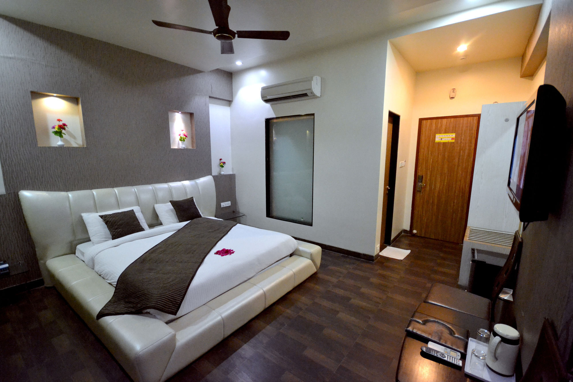 Hotel Sai Miracle Shirdi Luaran gambar